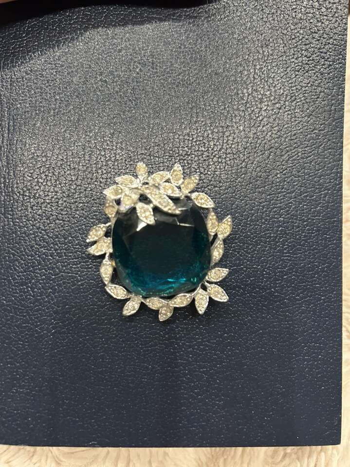 Silver Tone Emerald Glass Sarah Coventry Brooch