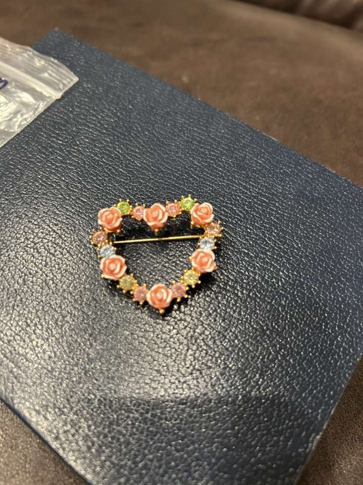 Avon Open Heart Flowers Vintage Brooch Pin