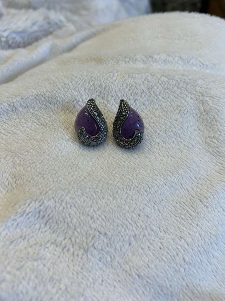 Avon Vintage 1993 Teardrop Earrings Purple Stud