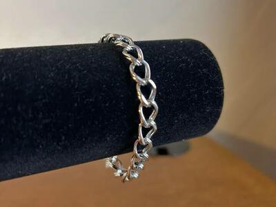 Monet 7 Silver Tone Charm Bracelet 10 mm