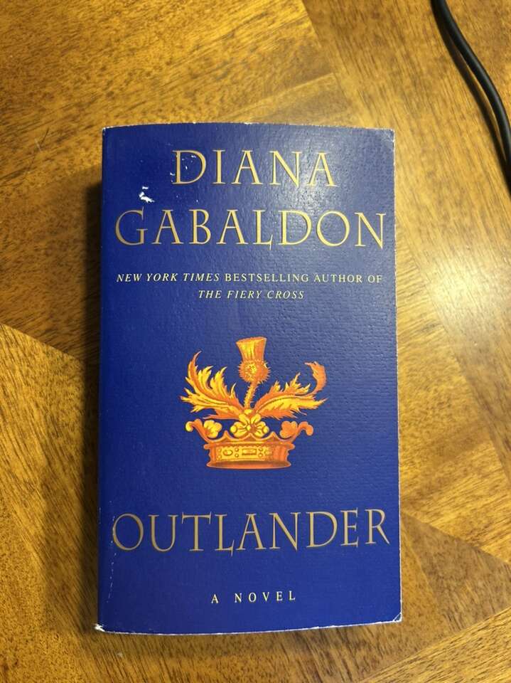 Outlander By Diana Gabaldon Softback Size