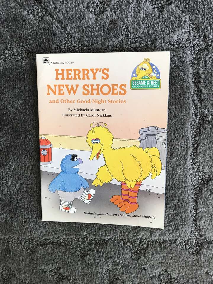 Herry's New Shoes - Children's Sesame Street Book