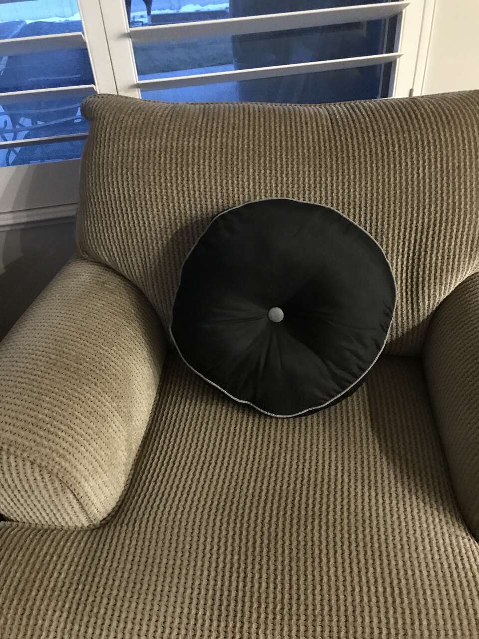 Round pillow in the colors black and silver size 15 x 15