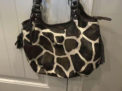Women's Giraffe print design leather purse