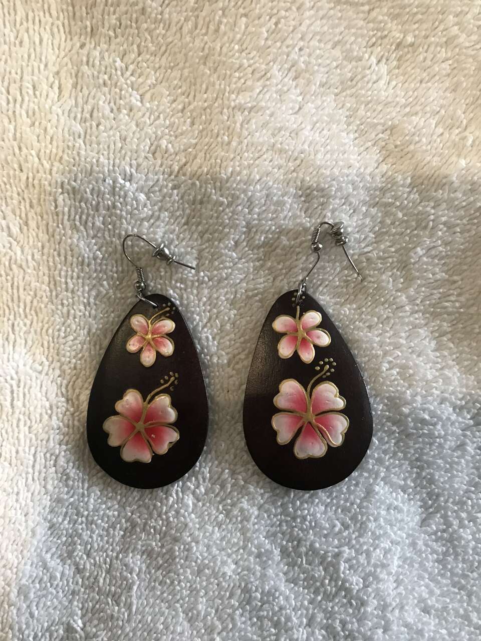 Brown Earrings with the Hawaiian Pink Plumeria Flower on them