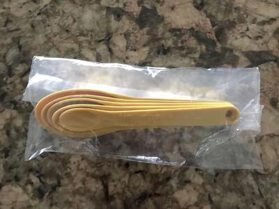 Tupperware - measuring spoons - BRAND NEW