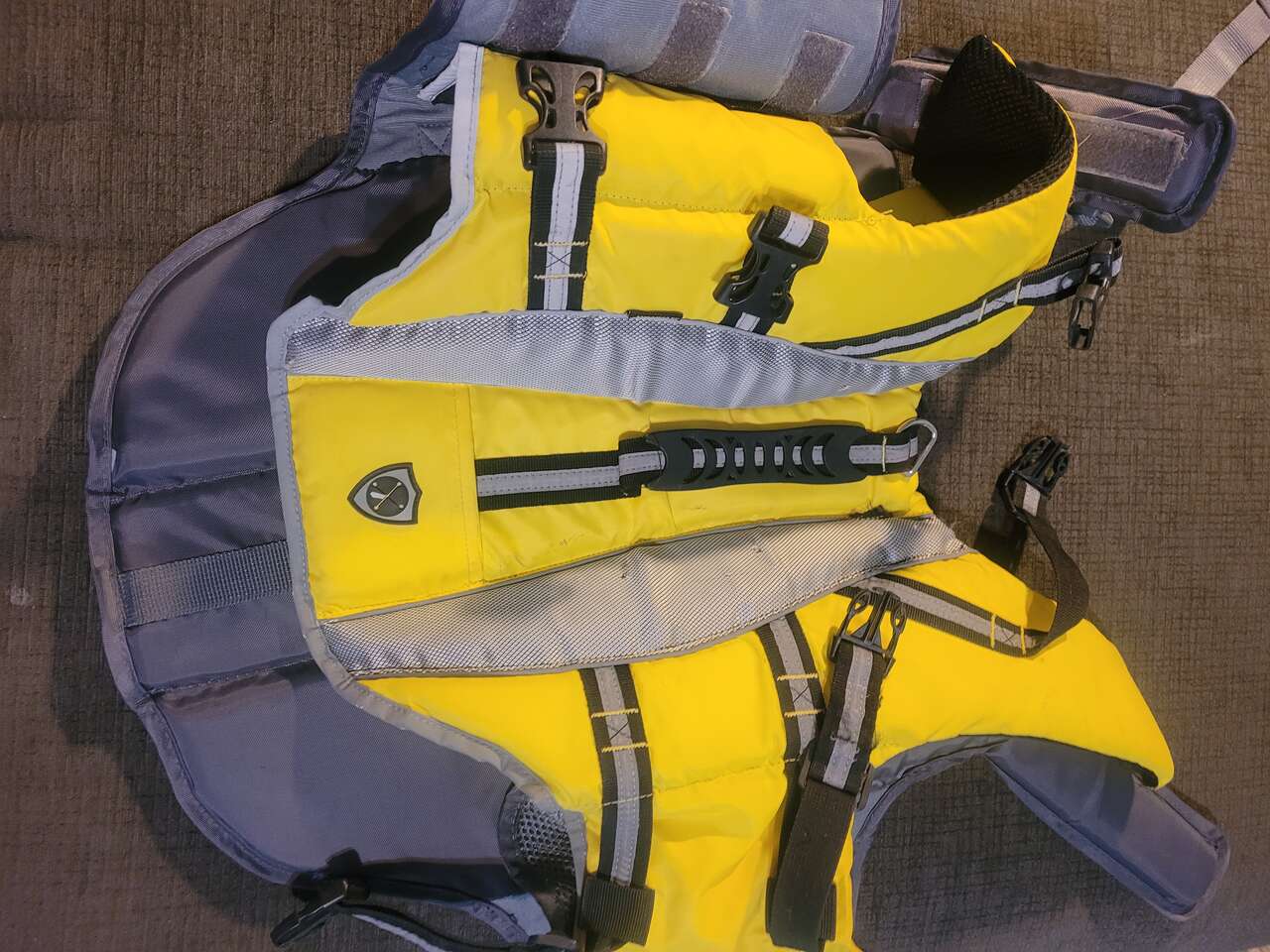 Dog life jacket medium to large