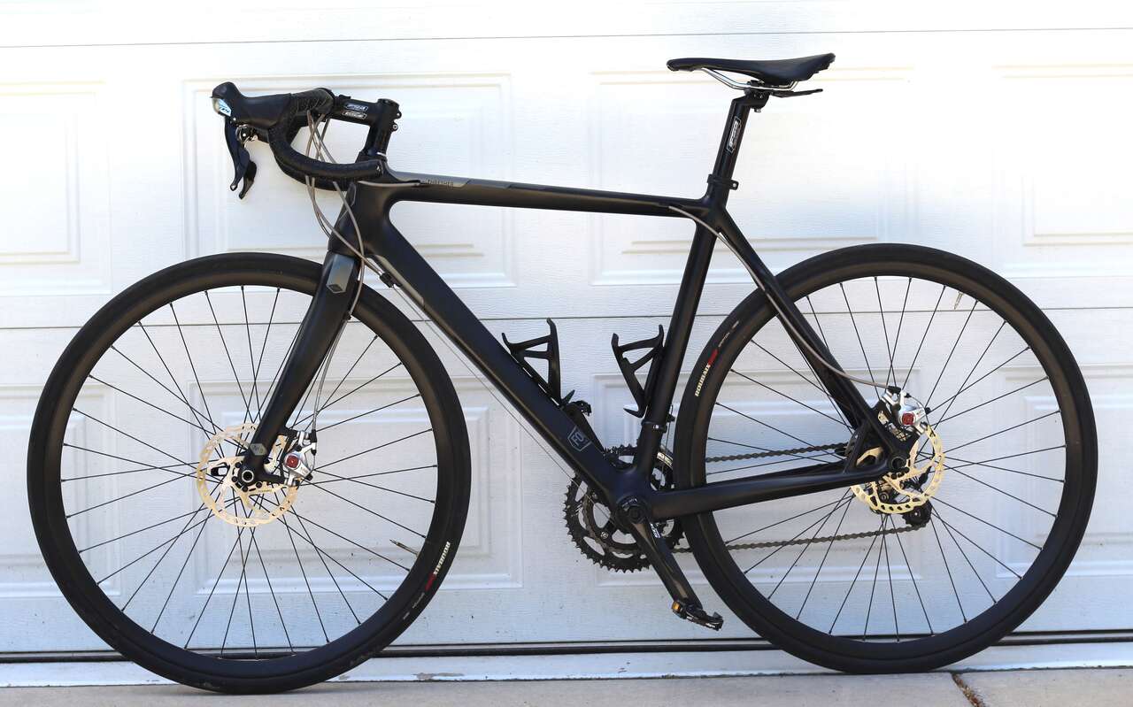 Foundry Thresher - Full Carbon Road Bike - Disc Brakes - Shimano 105 - 54cm / Medium Frame