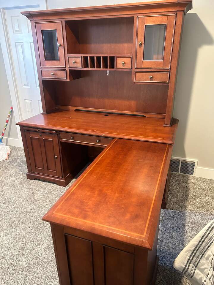 Executive Wood Desk with Desktop Hutch Furniture