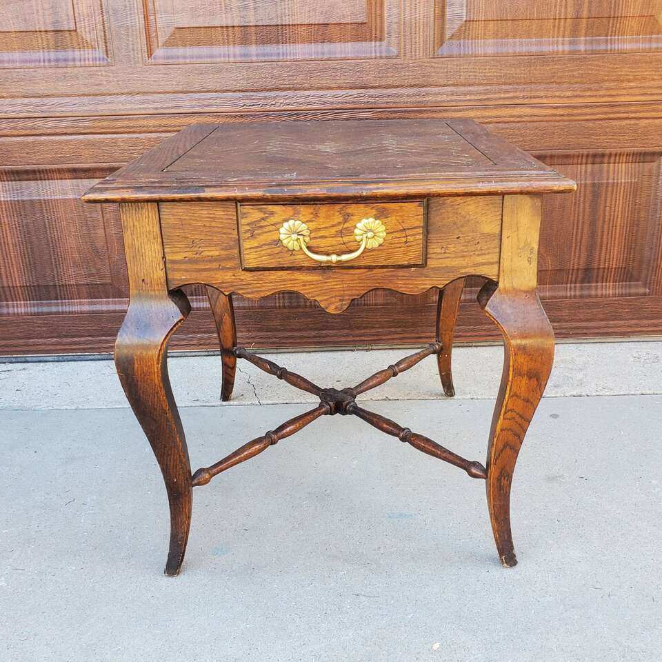 Vintage Hekman End / Side Table