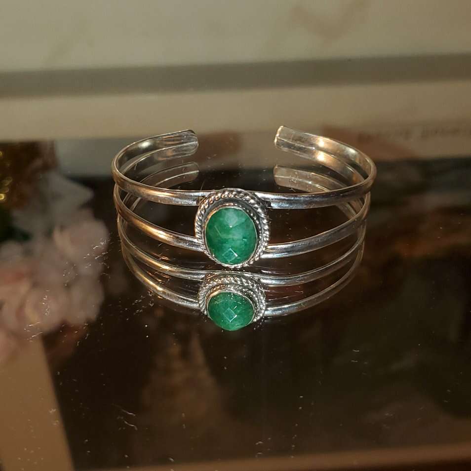 Oval 8.75 ct Natural Cabochon Emerald Bracelet