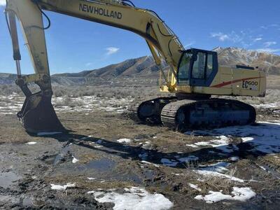 New Holland EC600 Trackhoe