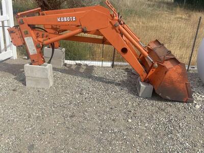 Kubota BF 900 loader for 45 to 50 HP Tractor