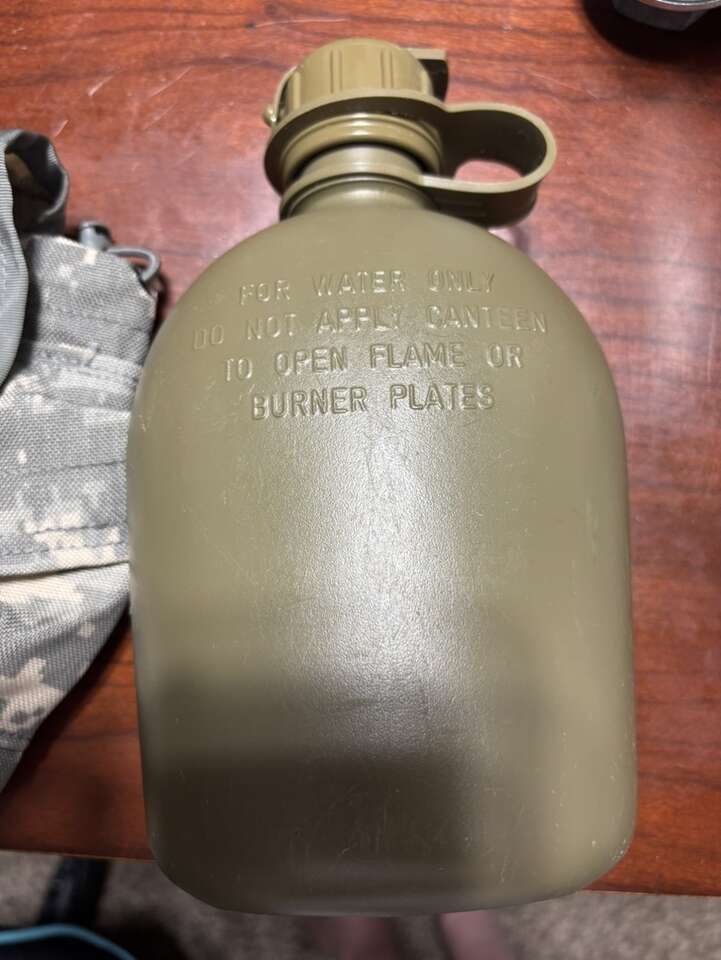 US Military Surplus 1 Qt Canteen & Canteen Pouch