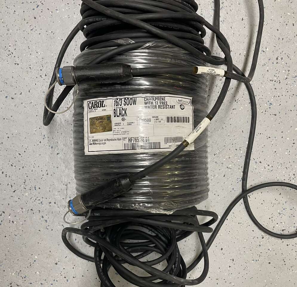 BRAND NEW IN PACKAGE 500' Spool of 16/3 SOOW CAROLPRENE Water Resistant Cable With Ends