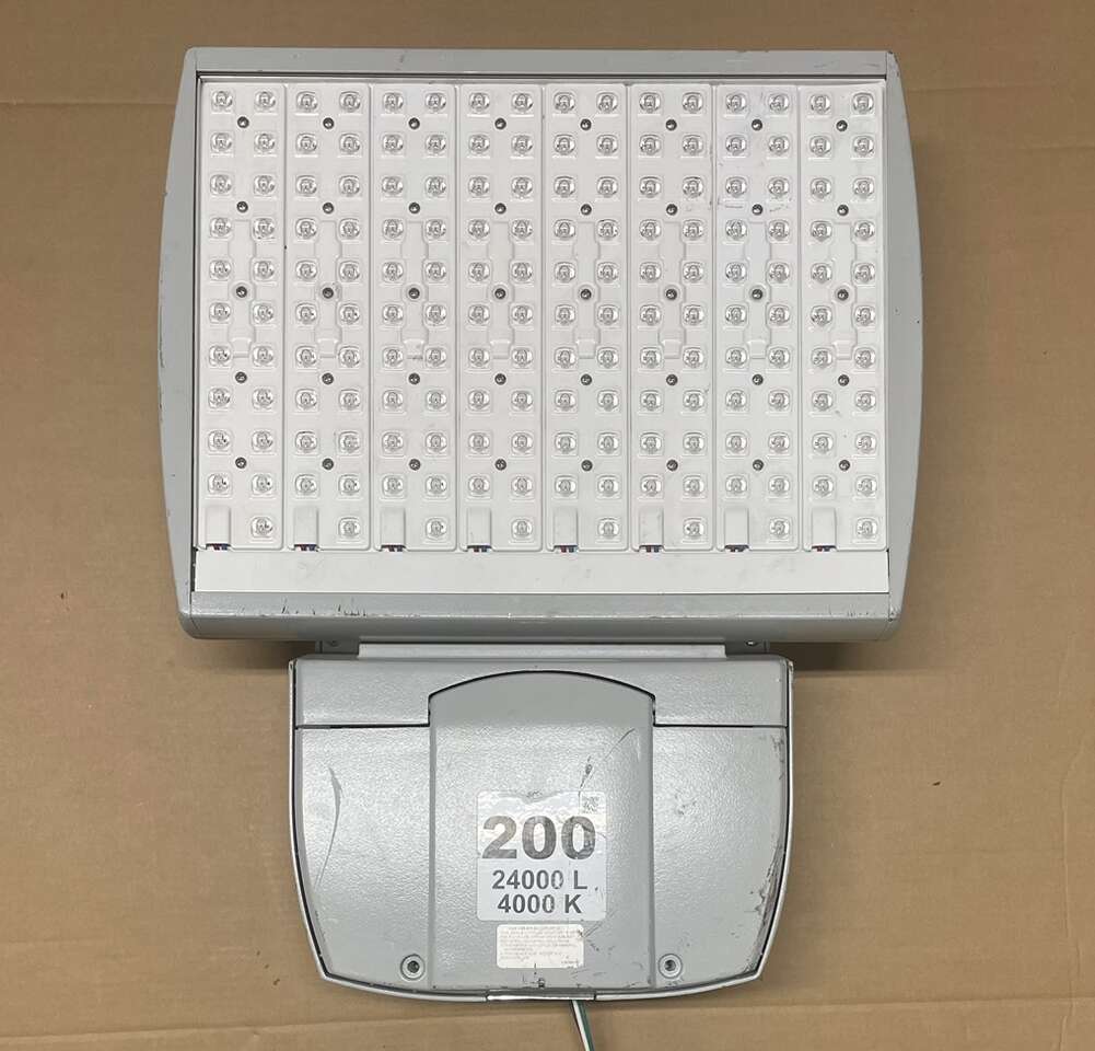 Super Bright 4000K LED Parking Lot/Street Light