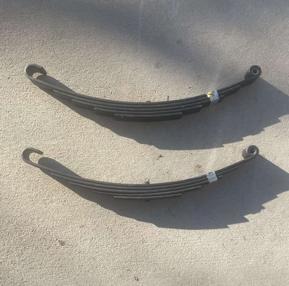 $165 LESS THAN AMAZON! BRAND NEW (2) Shoreland'r 4610048 27 Inch (25-1/4 inch center to center) Boat Trailer Leaf Springs