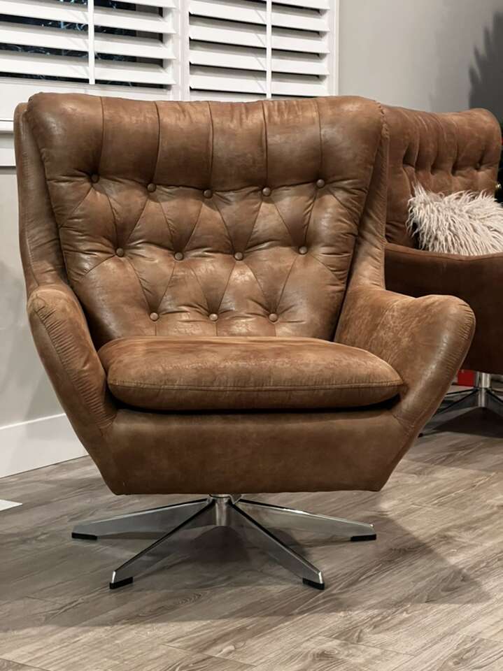 Velburg accent online chair