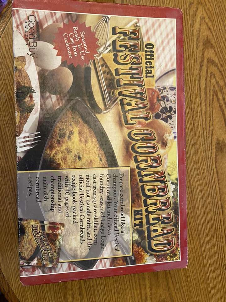 NEW- Lodge Cornbread Cast Iron Kit