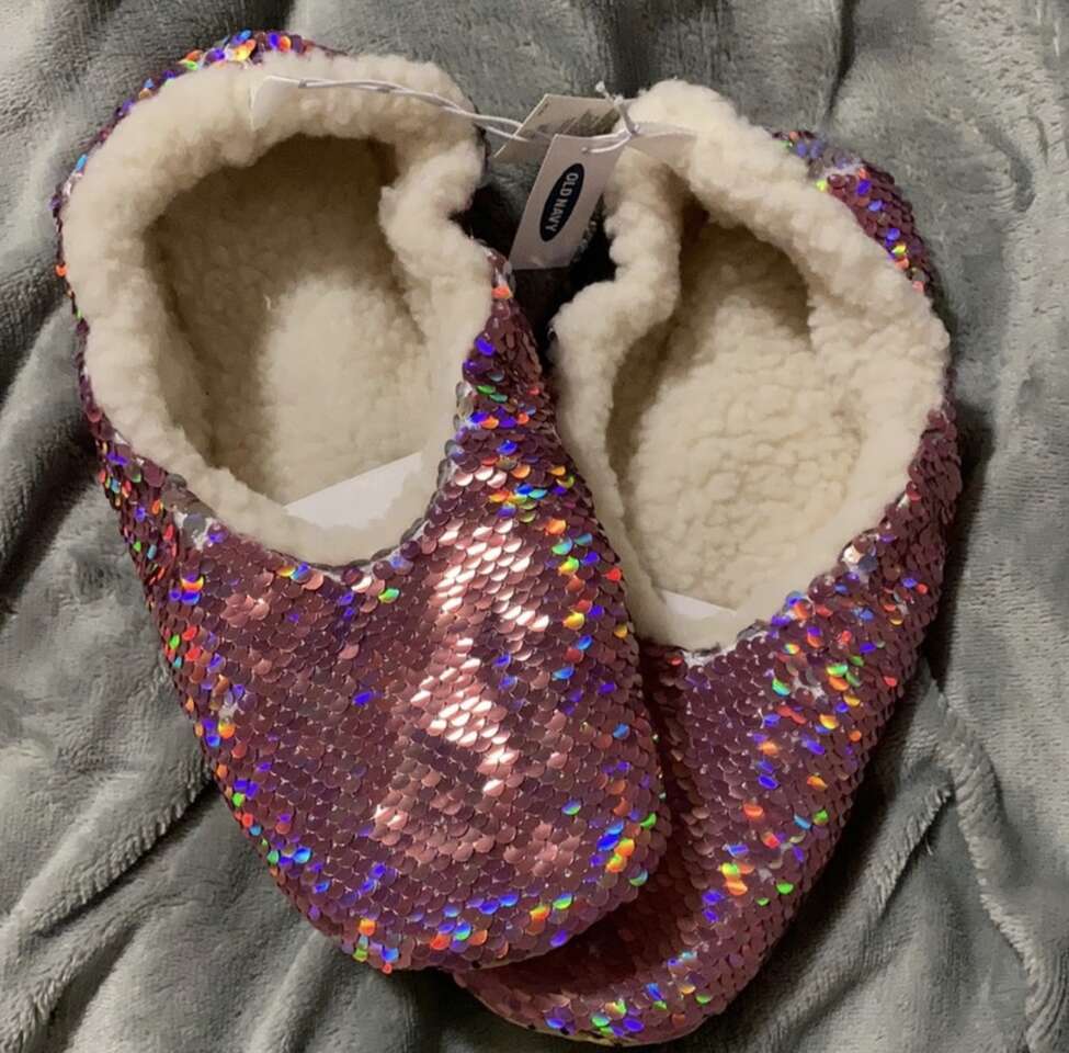Girls Slippers- Size 3/4 Or 5/6