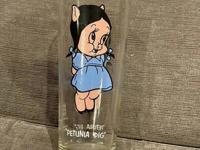 Petunia Pig Collectors Glass Cup