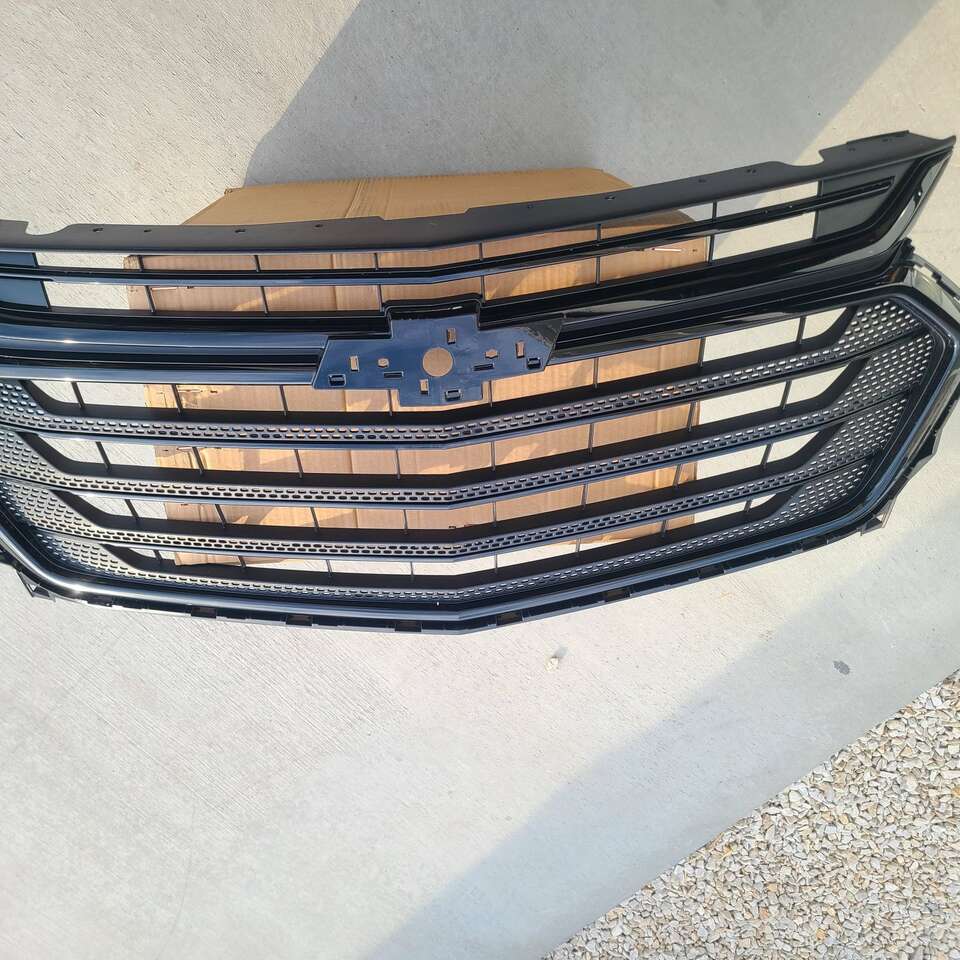 Genuine GM Exterior Trim Grille Package 84297944