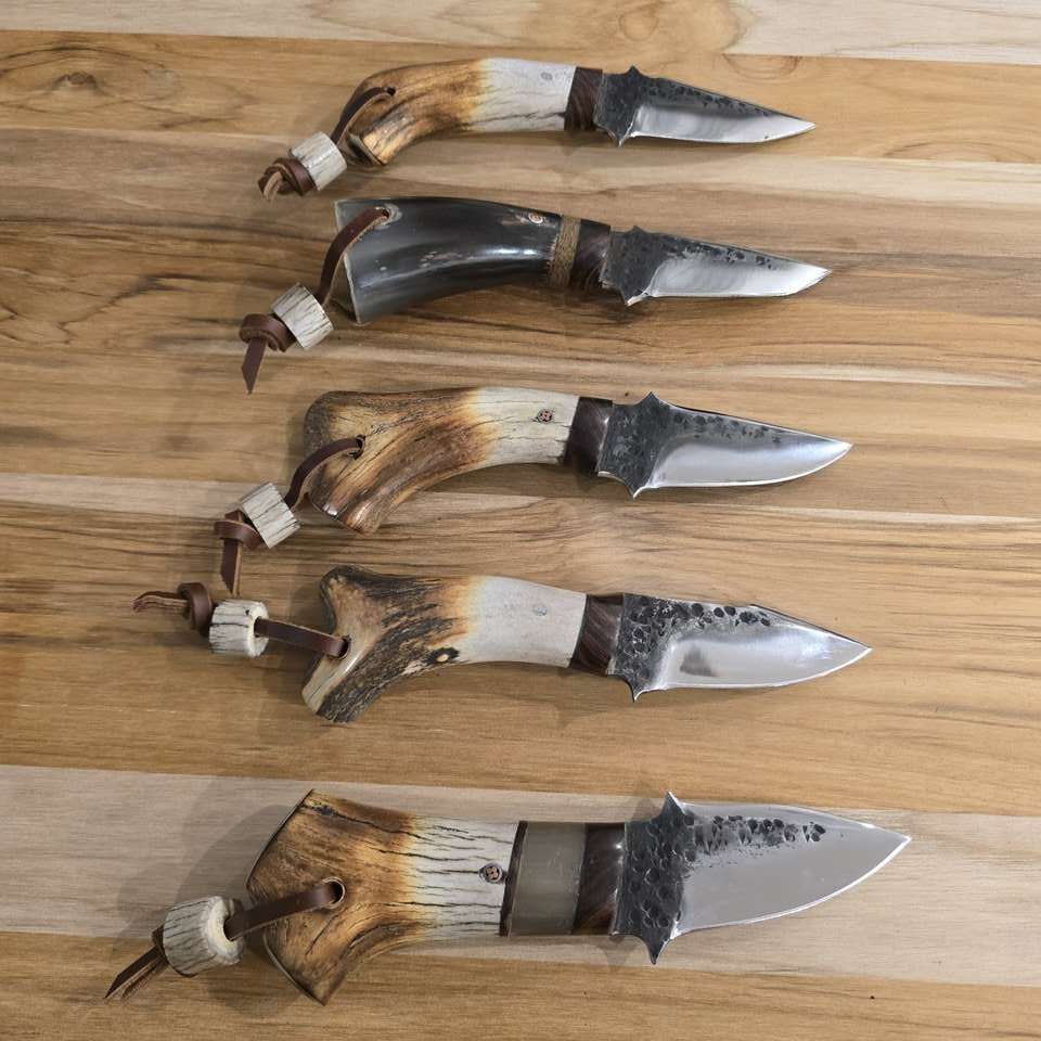 El Matador's "Mako" Knife with case.