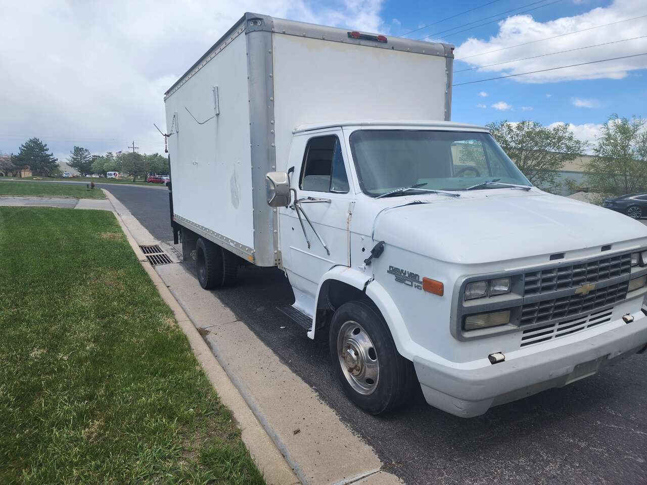 1994 Chevy 14ft Box truck with lift! Industrial