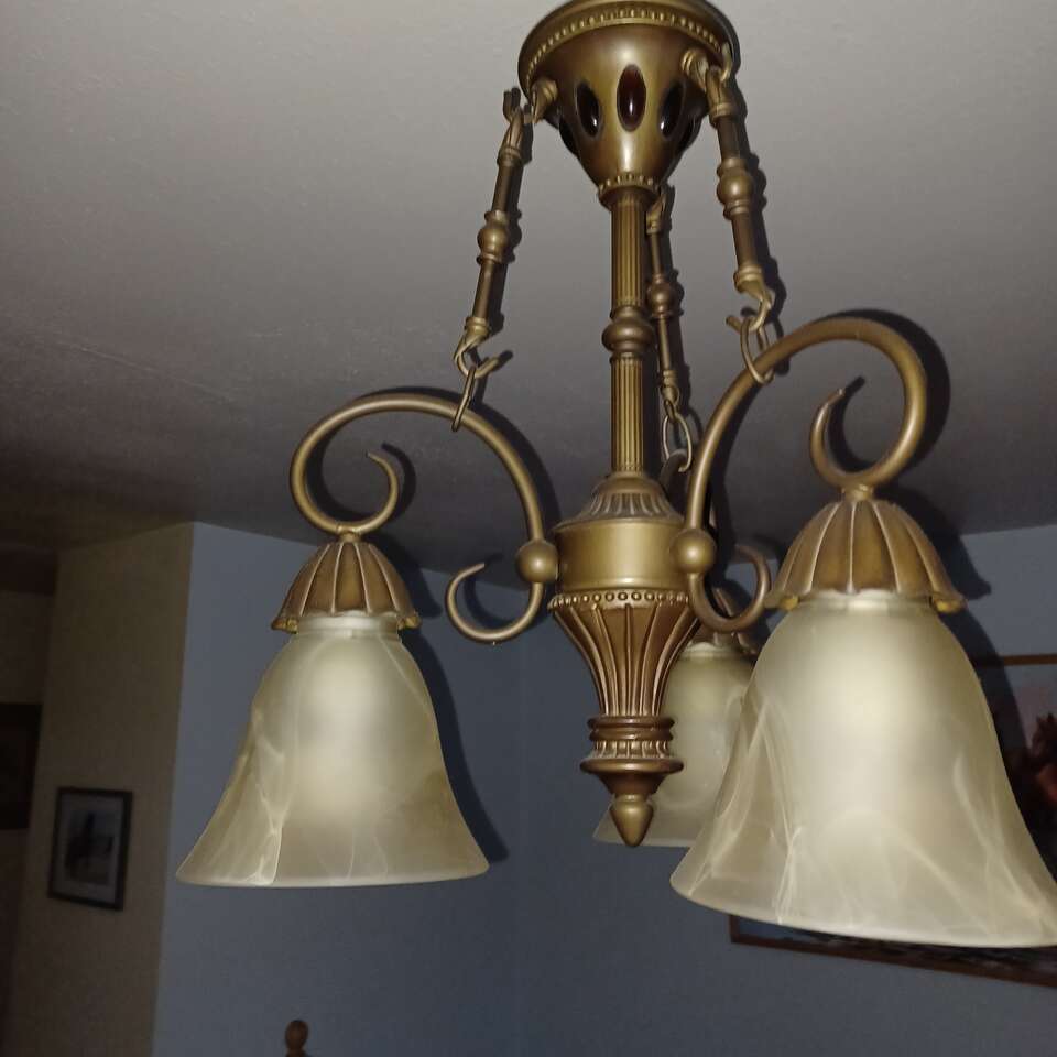 Hanging 3 bulb light fixture, Vintage looking