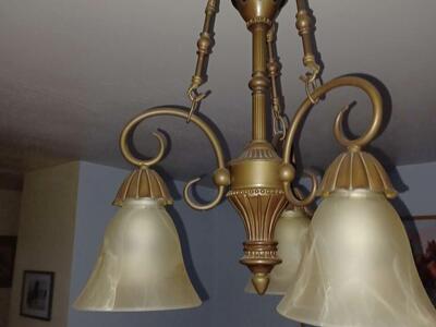 Hanging 3 bulb light fixture, Vintage looking