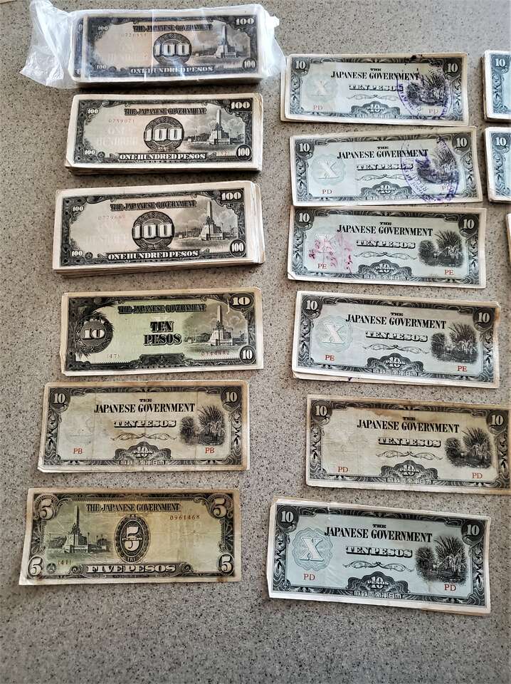 WW2 Japanese Government Issued Philippine Pesos