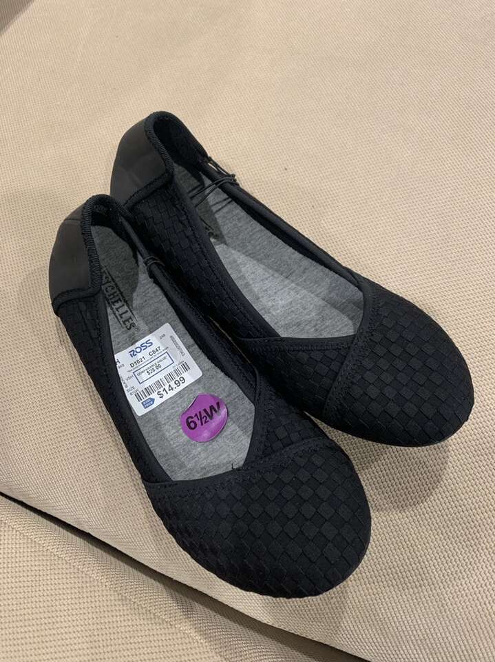 Women’s black flats size 6 1/2 W