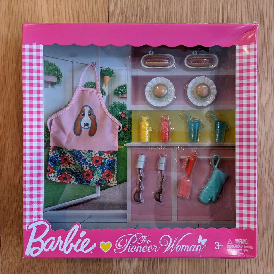 NEW! Barbie Pioneer Woman Hot Dog and Burg… Toys
