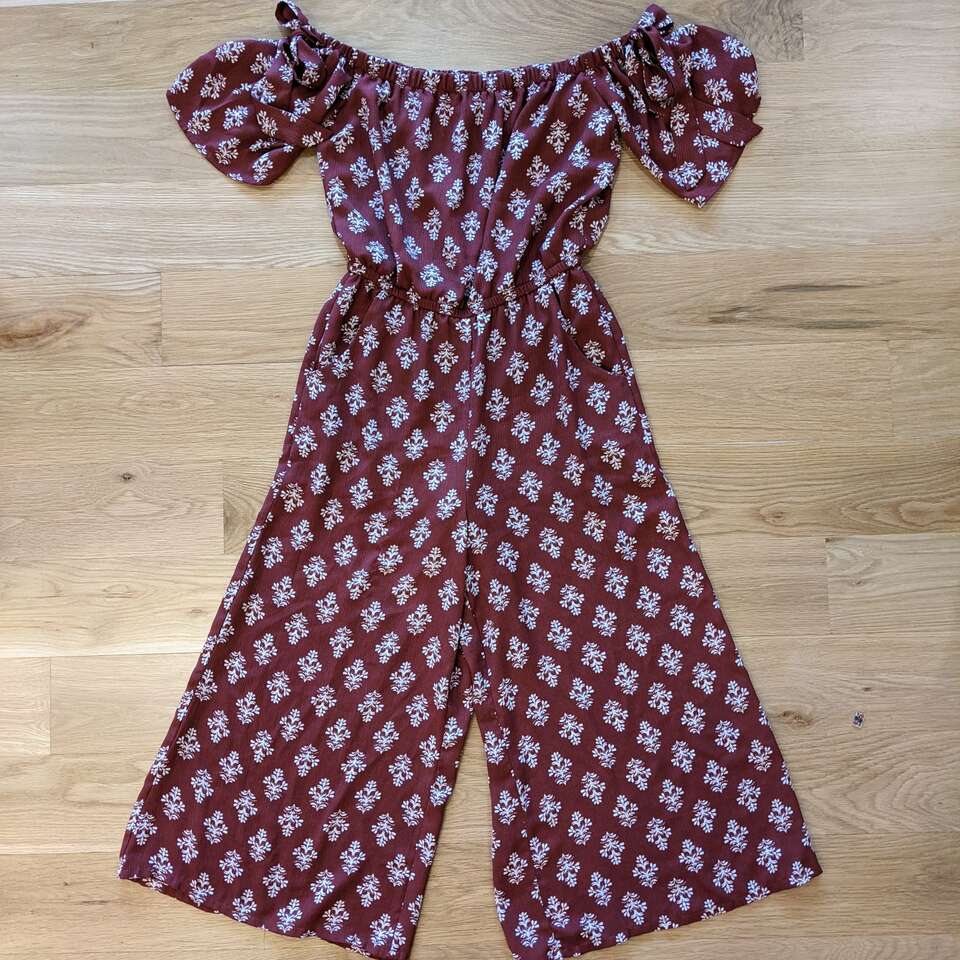 Women's Burgundy Romper with Pockets - size 6