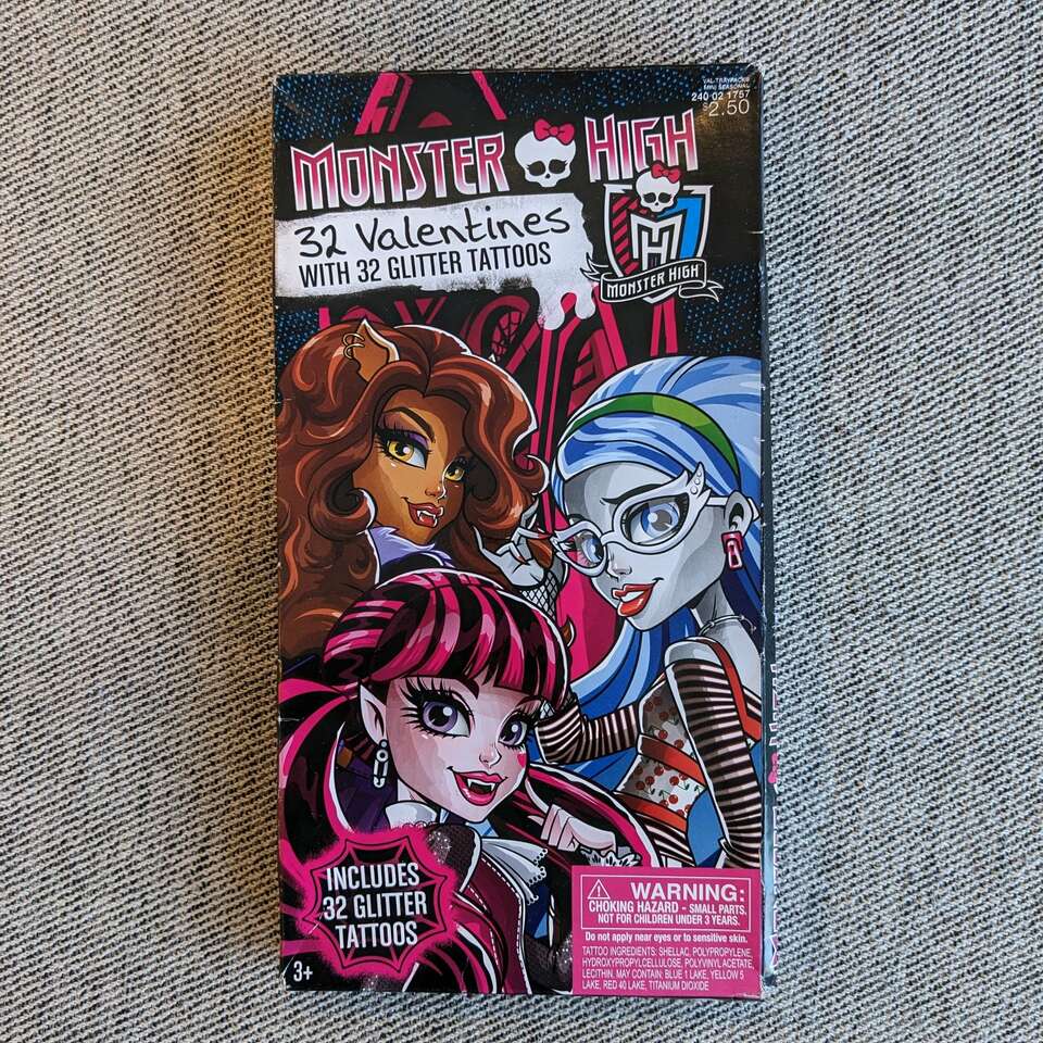 Monster High 32 Valentines with Glitter Tattoos