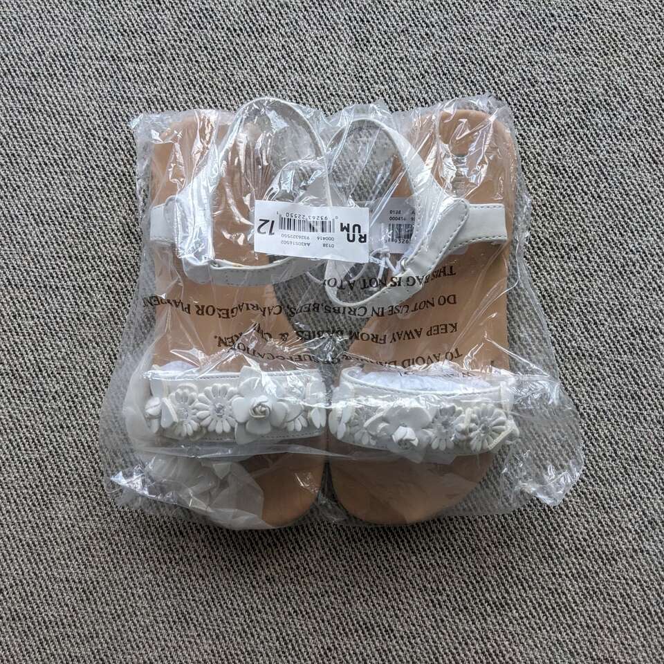 NEW Cute White Flower Sandals - size 12