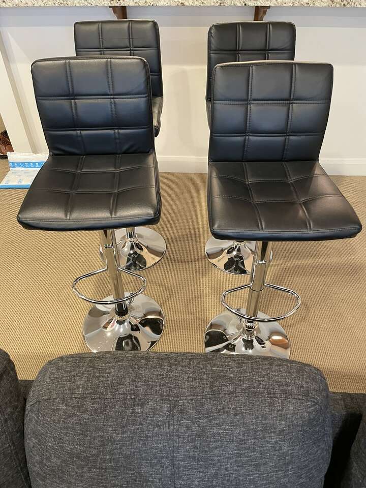 Set of 4 Bar Stools (Only 1 year old)… Furniture