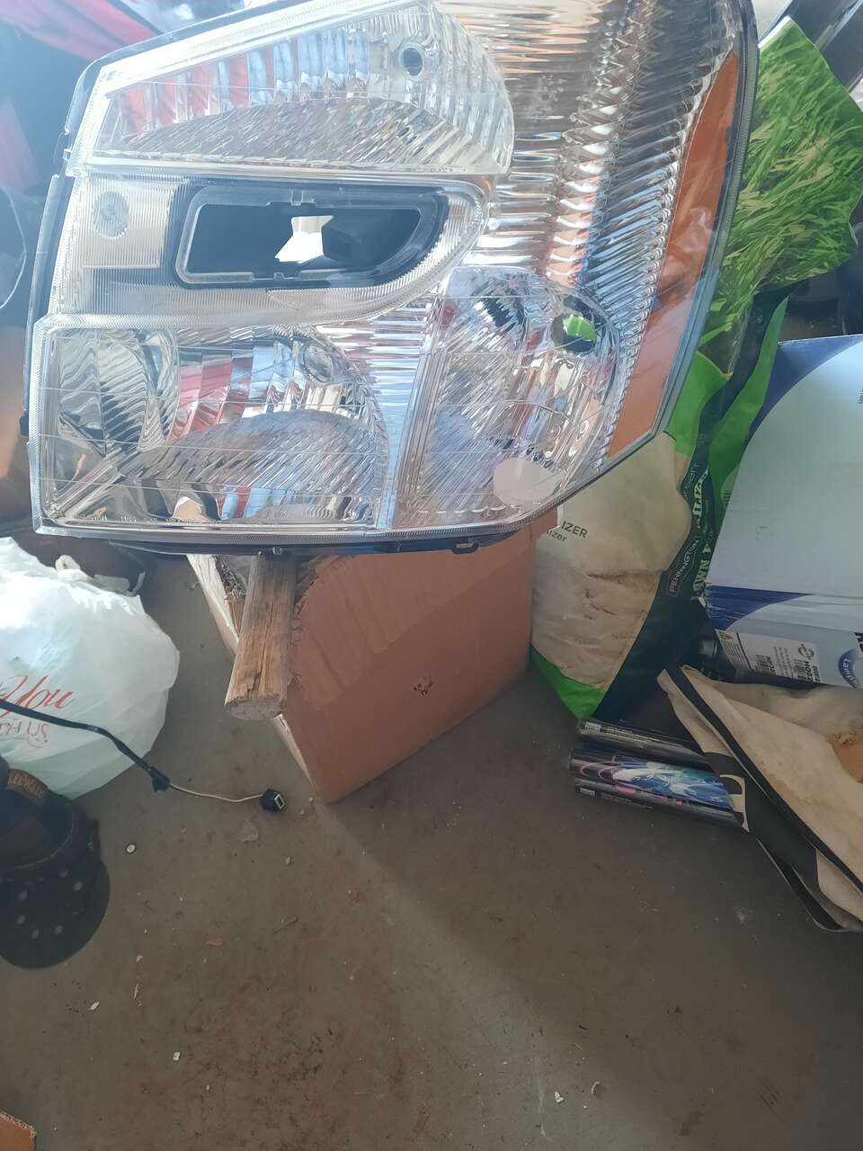 05-09 chevy equinox drive side headlight