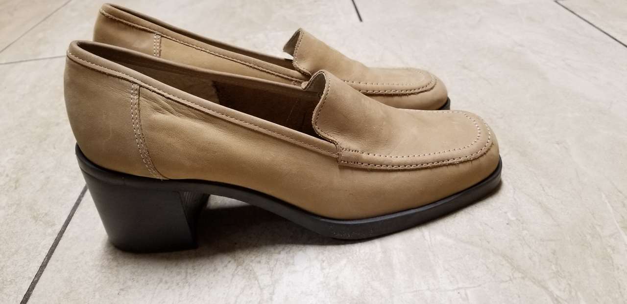 BRAND NEW GENUINE LEATHER SIZE 6