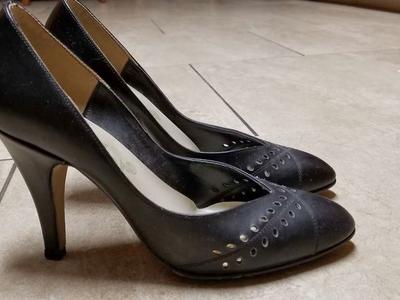GENUINE LEATHER HIGH HEELS SIZE 5.5