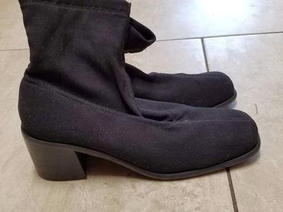BRAND NEW BOOTIES SIZE 6.5