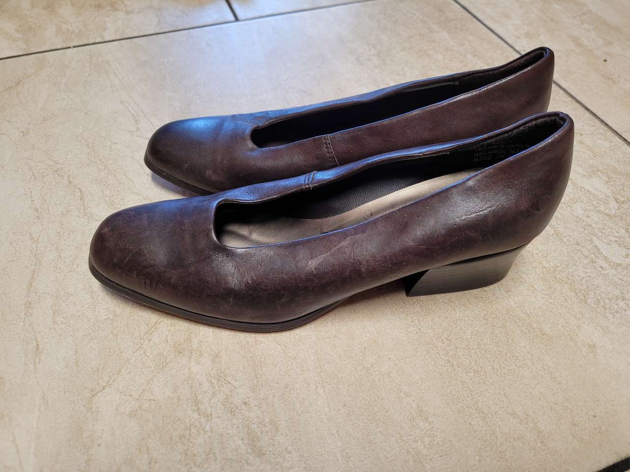 BRAND NEW LEATHER SIZE 6