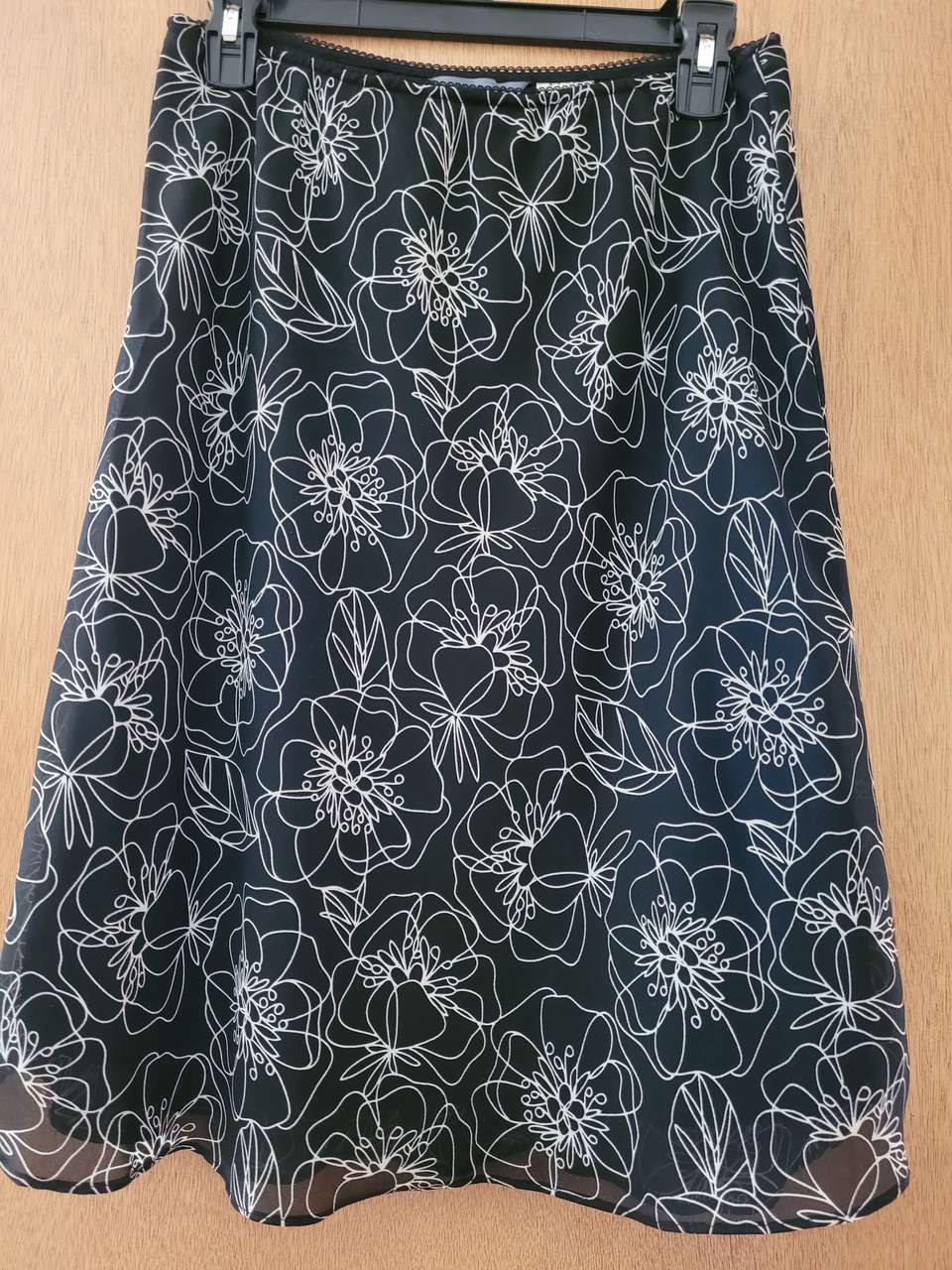 BRAND NEW SKIRT SIZE S