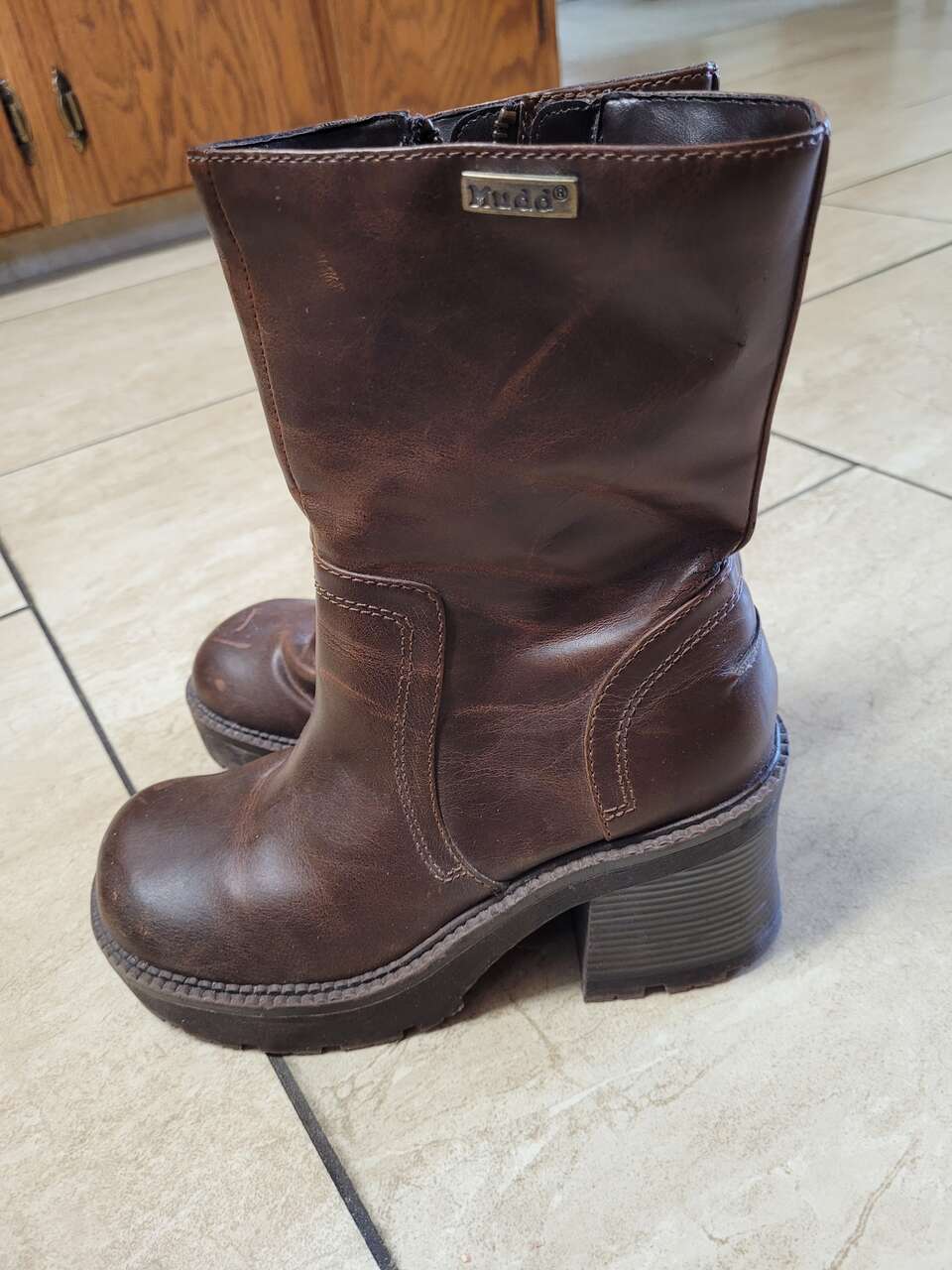 MUDD BOOTS SIZE 6.5