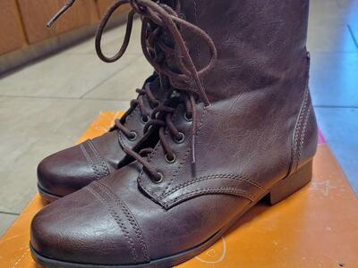 BRAND NEW BOOTS BIG GIRLS SIZE 5