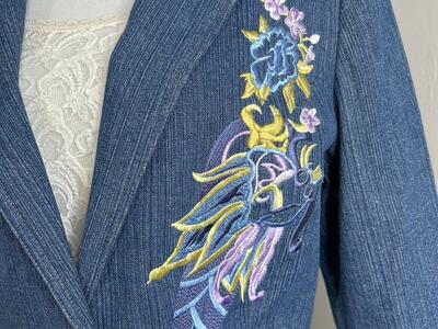 Sz M Pamela McCoy Denim JACKET w/Emboidered Dragon