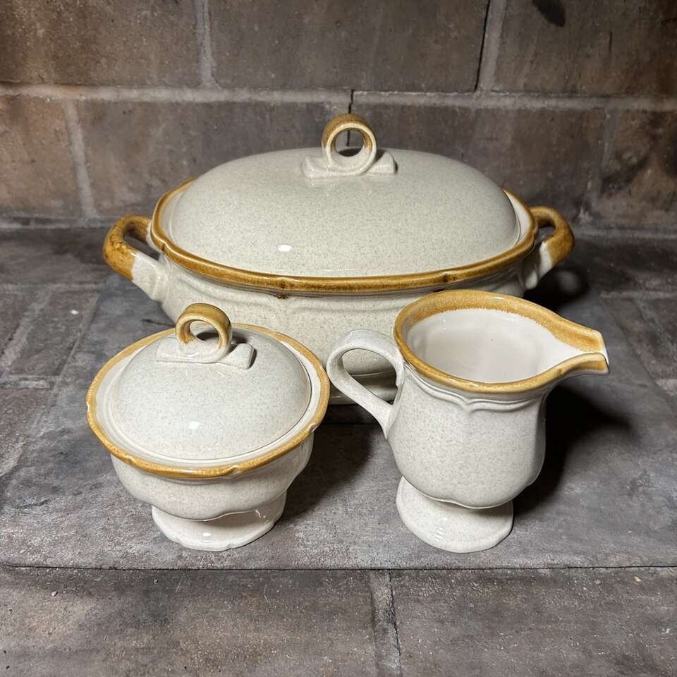 Mikasa Classic Casserole Dish w/Cream & Sugar Set