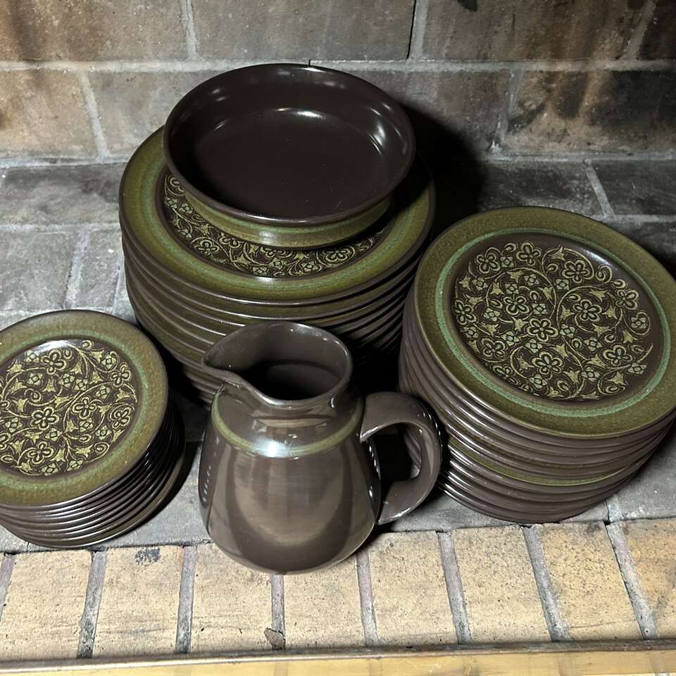 41 Piece 70’s Franciscan Madera Dish Set Made USA