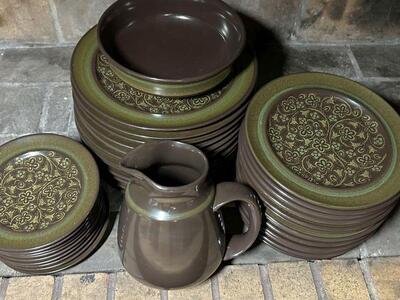 41 Piece 70’s Franciscan Madera Dish Set Made USA