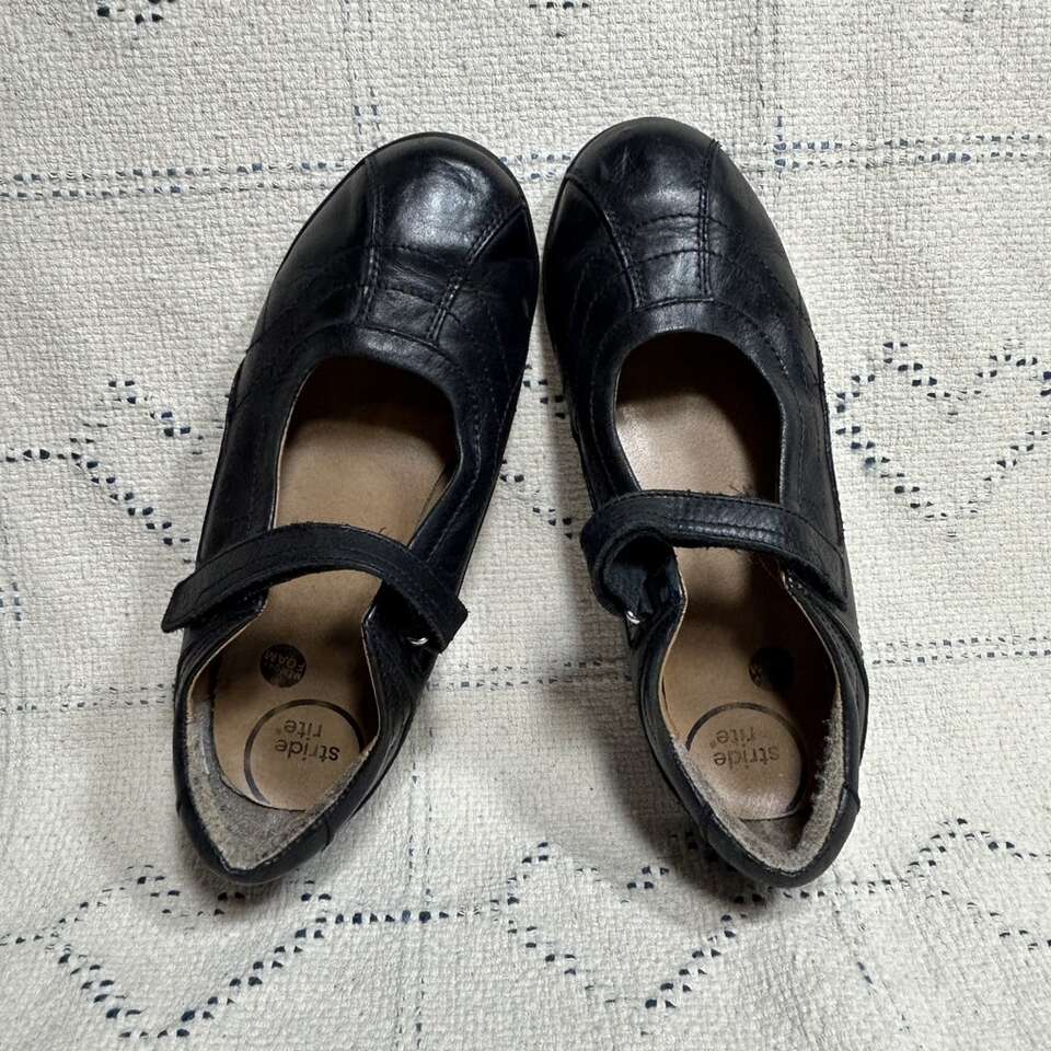 Stride RIte Women Sz 5 Extra Wide Leather Shoes